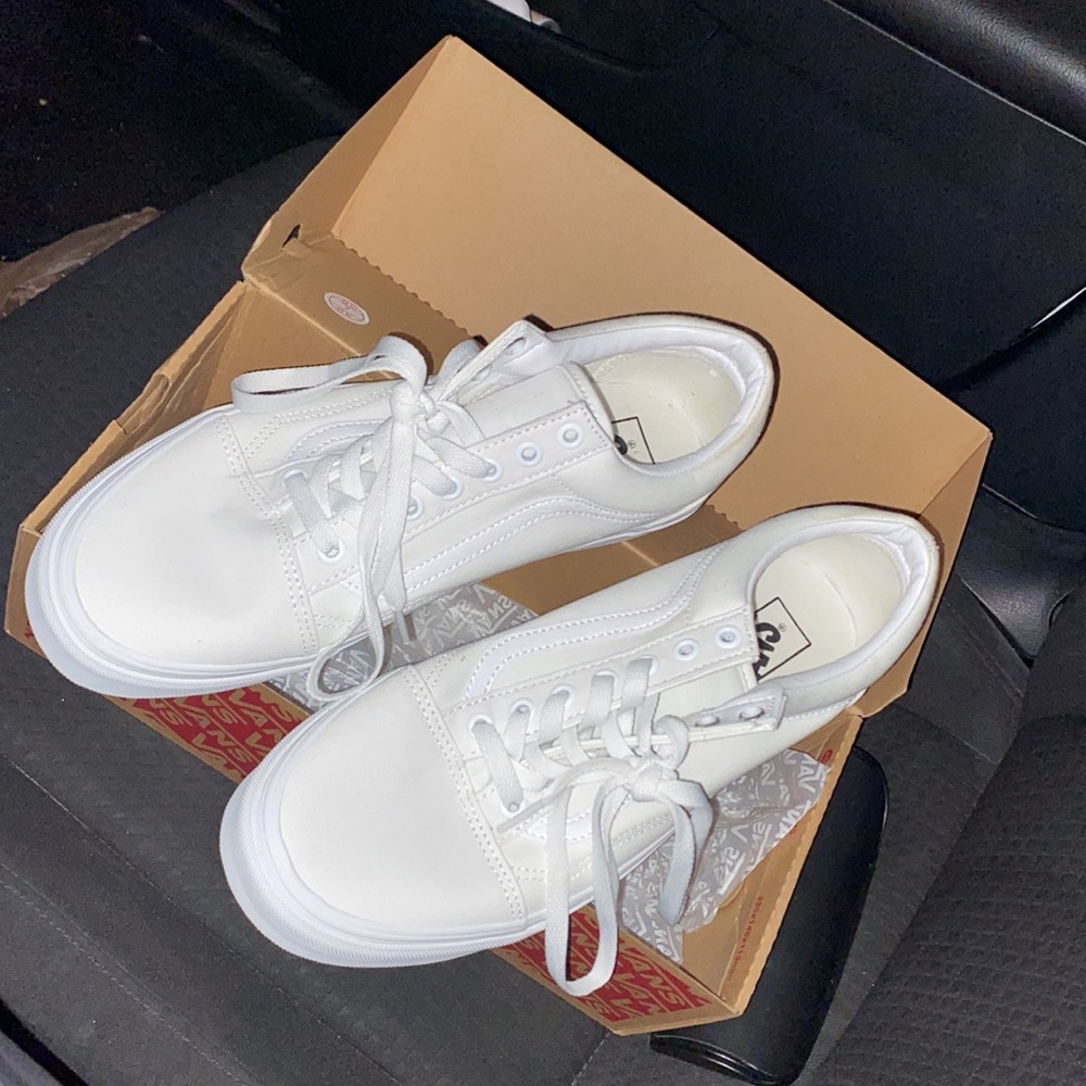 Never Worn. Way Too Big For Me View 3